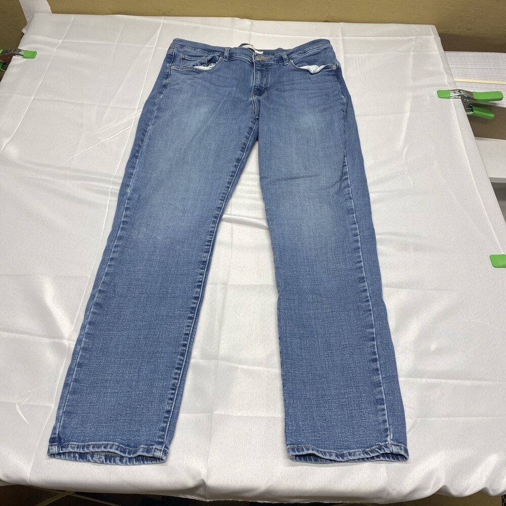 Levi's Classic Straight Women's Denim Jeans Size 32 Light Wash